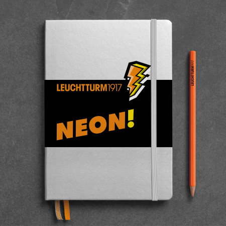 Carnet Medium (A5), Couverture rigide, 251 pages numérotées, Argent, Neon Orange, dotted